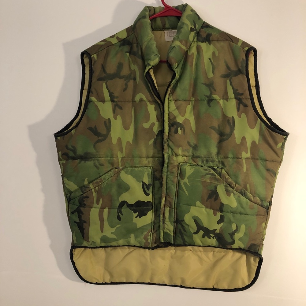2007 Size Medium Sleeveless Woodland Camo Jacket